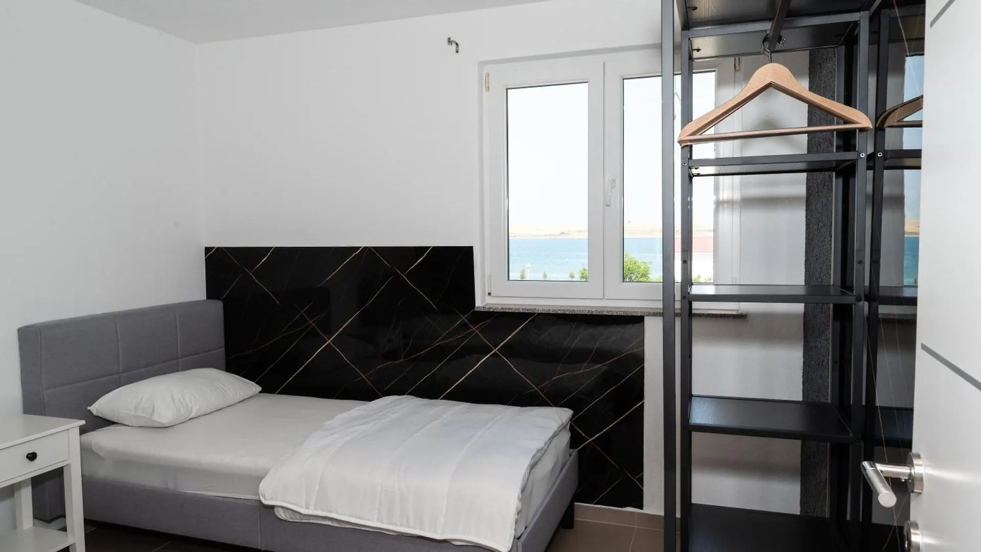 Four Points Apartman Vir