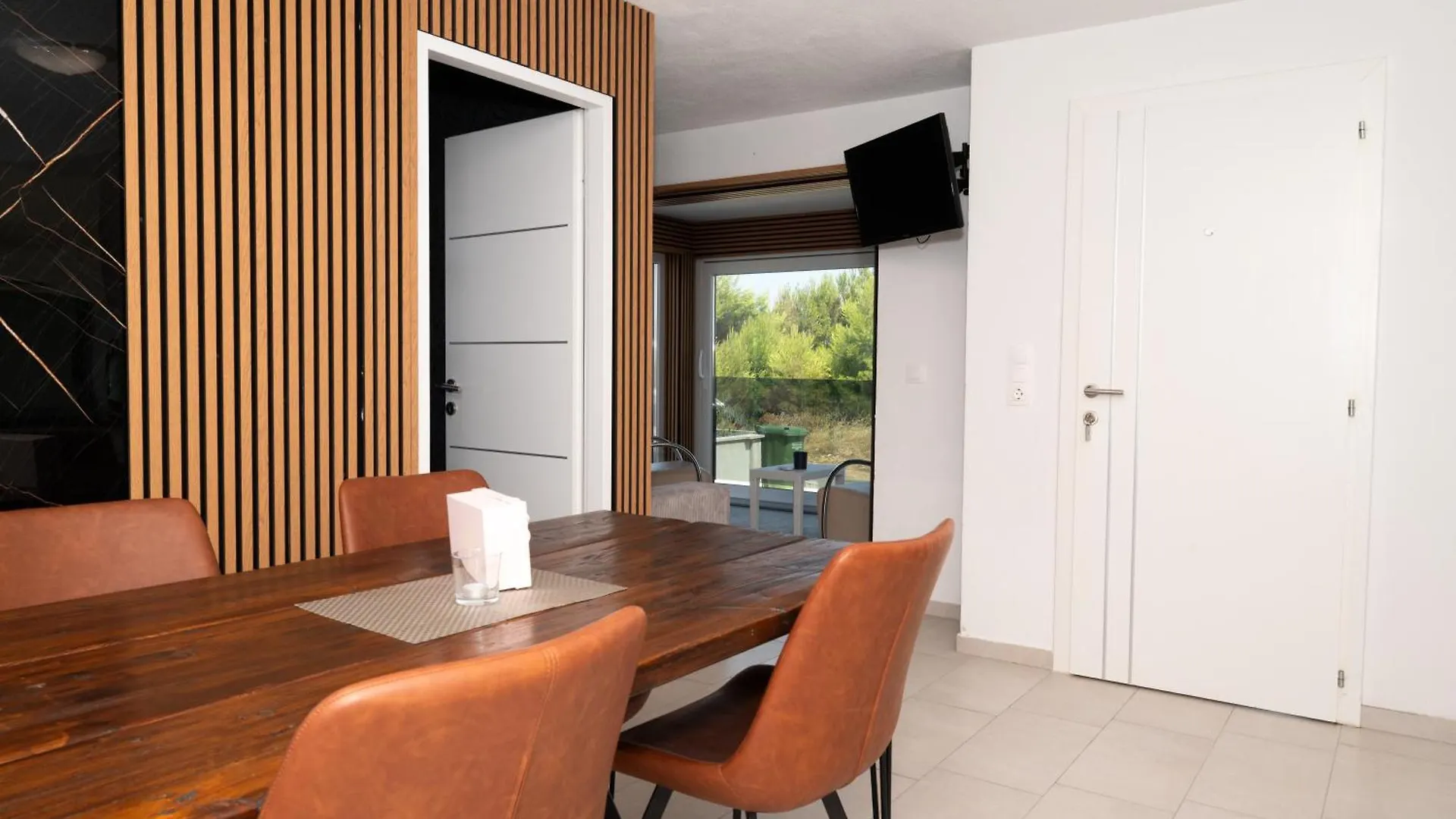 Four Points Apartman Vir