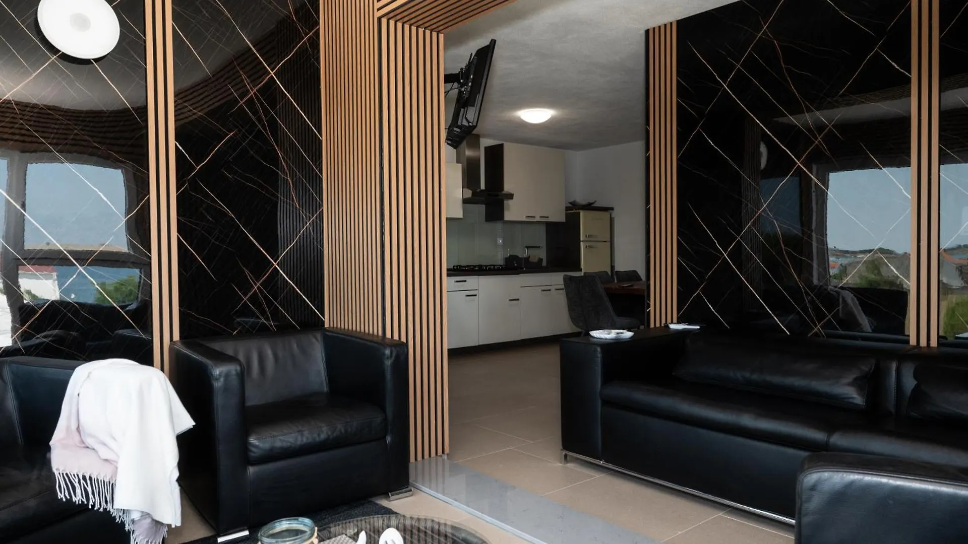 Four Points Apartman Vir