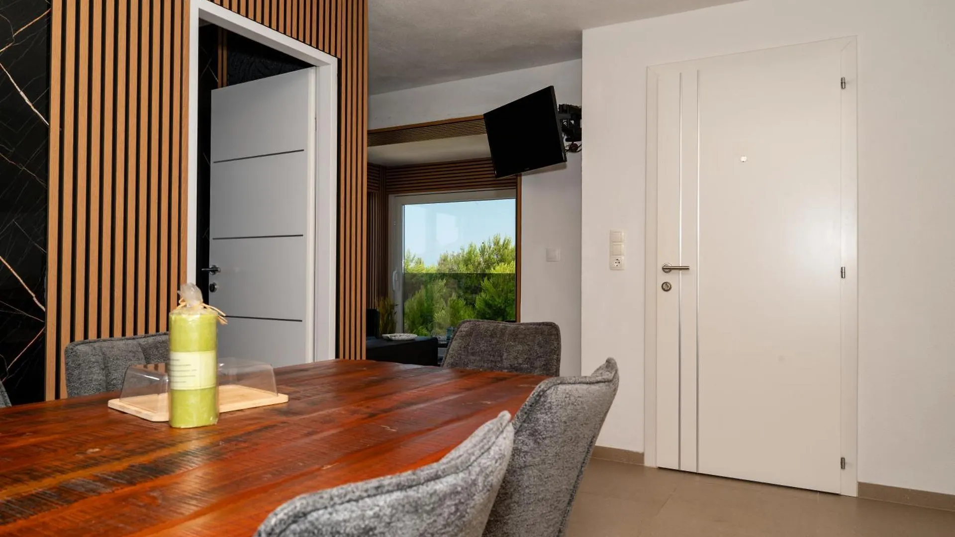 Four Points Apartman Vir