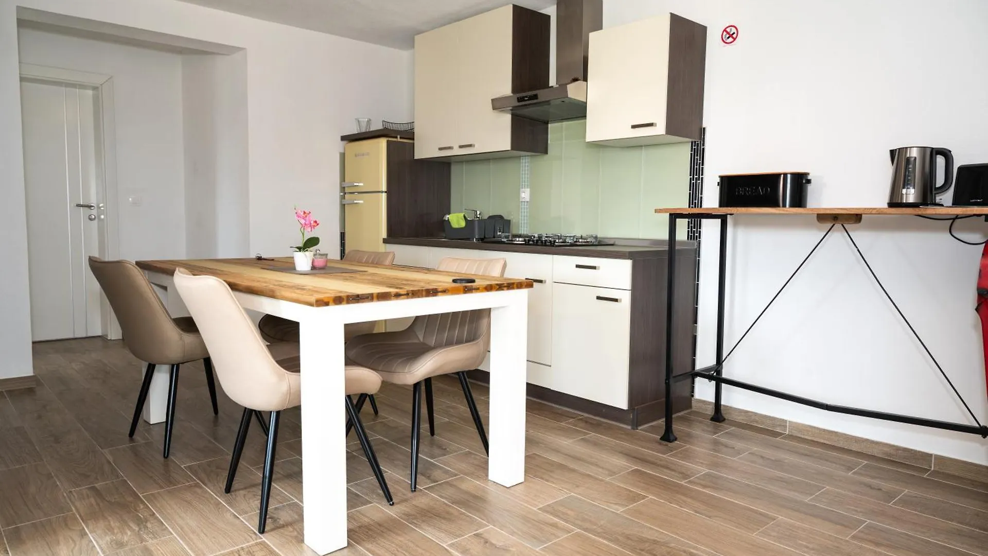 Four Points Apartman Vir
