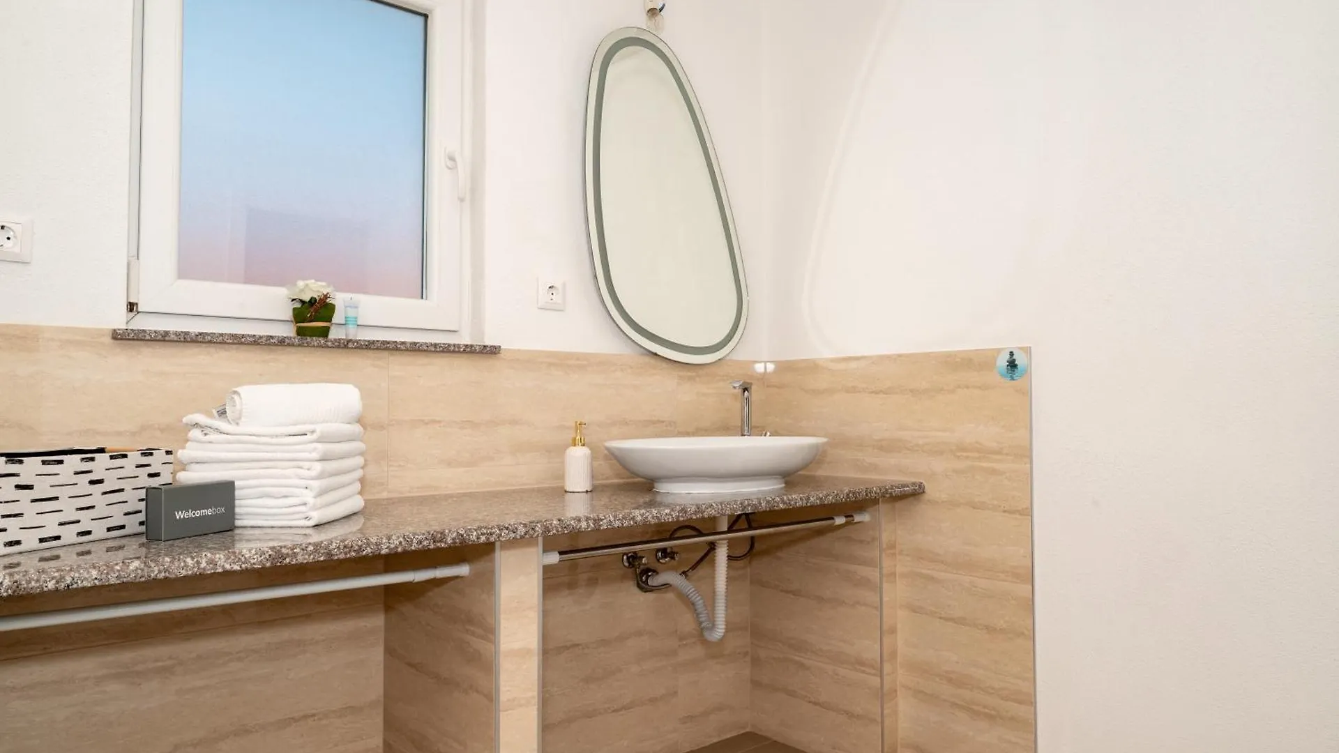 Four Points Apartman Vir