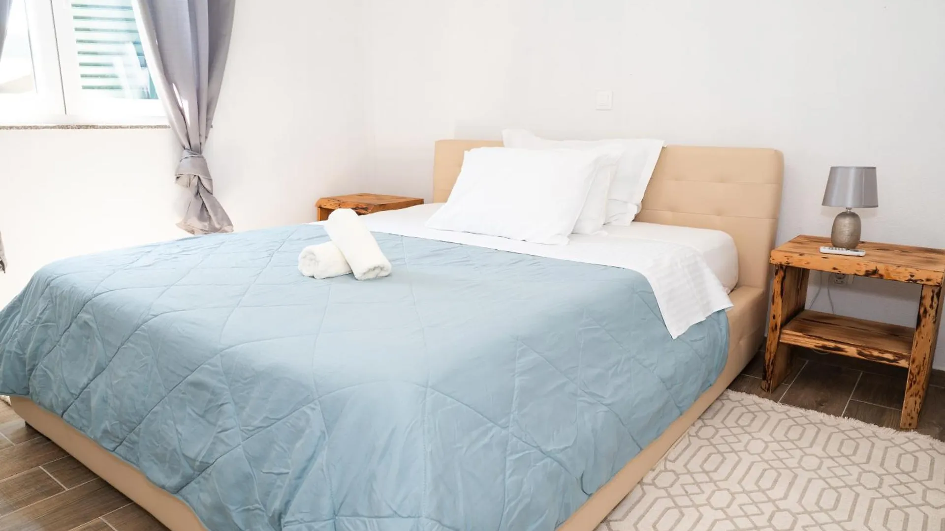 Four Points Apartman Vir