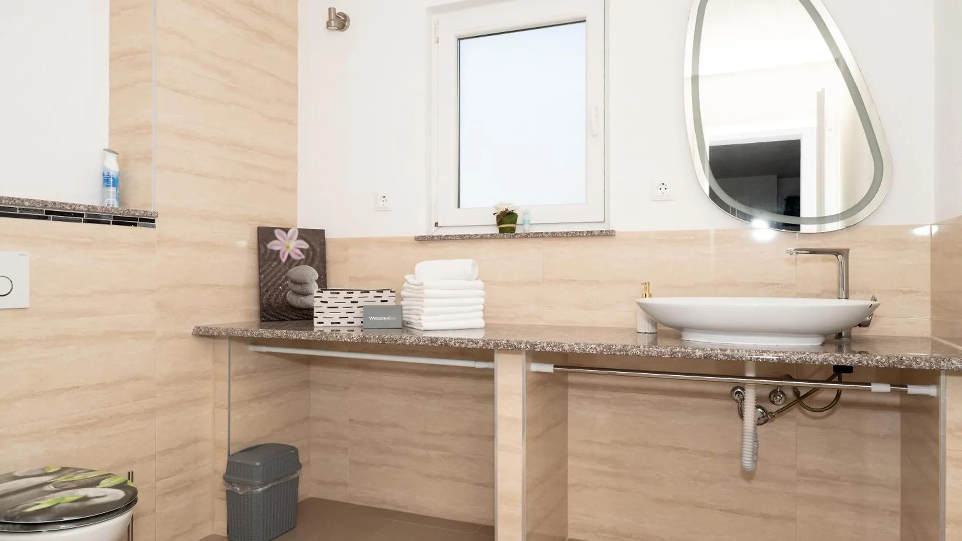 Four Points Apartman Vir