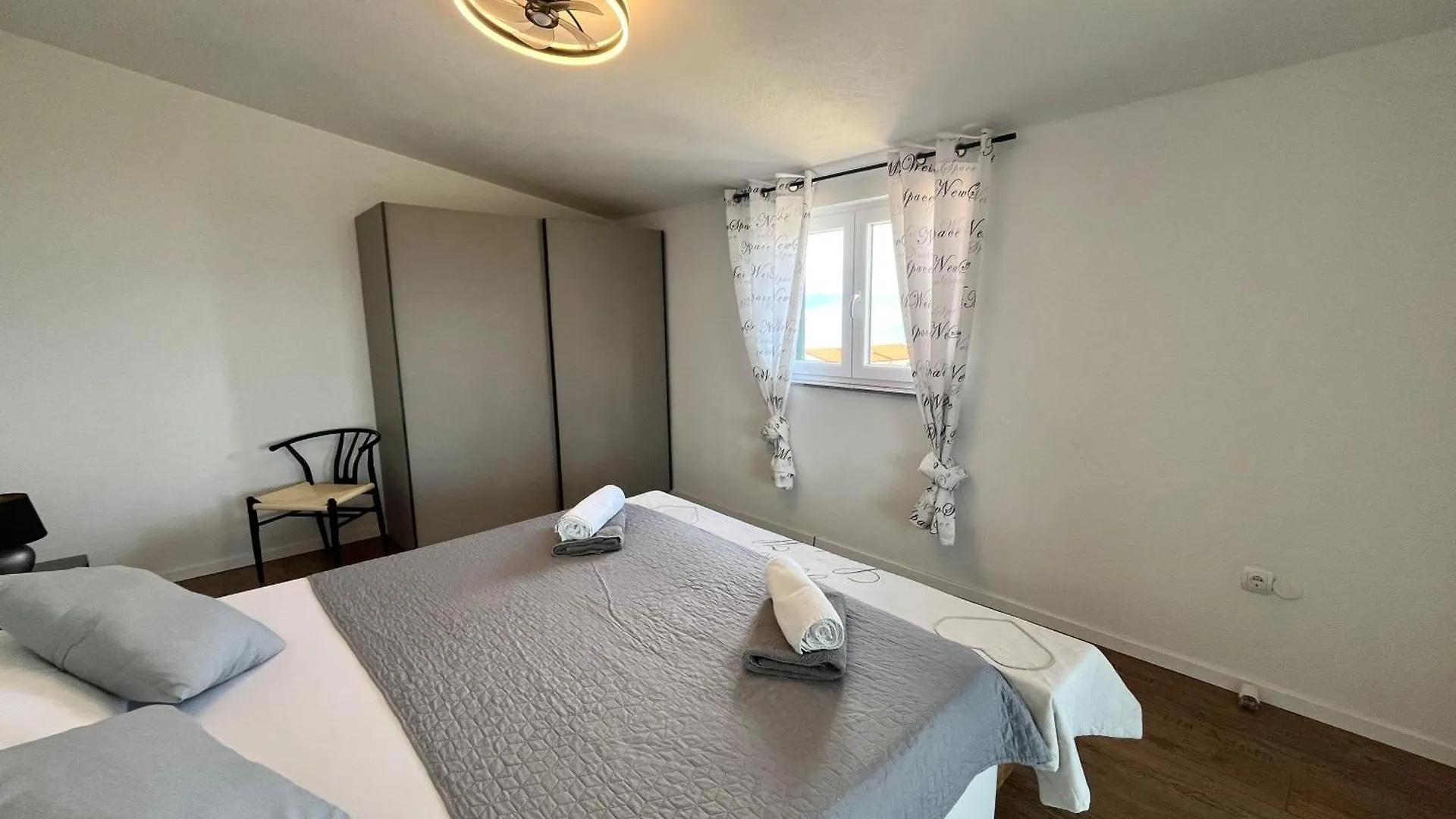 Four Points Apartman Vir