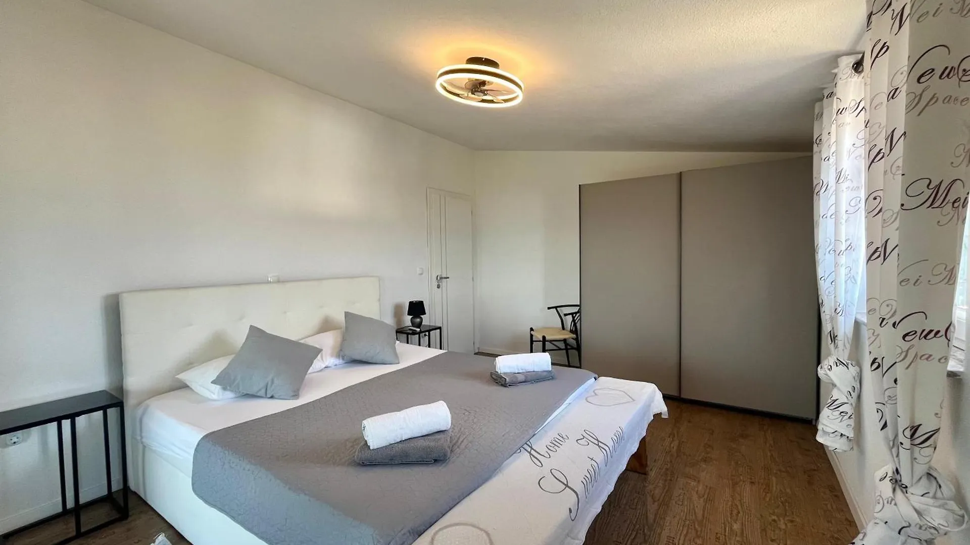 Four Points Apartman Vir 0*,